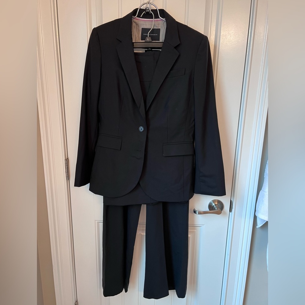 Real Banana Republic Black Wool Suit (3 pieces)